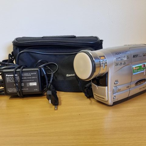 Panasonic NV-RZ17 VHS-C videokamera.