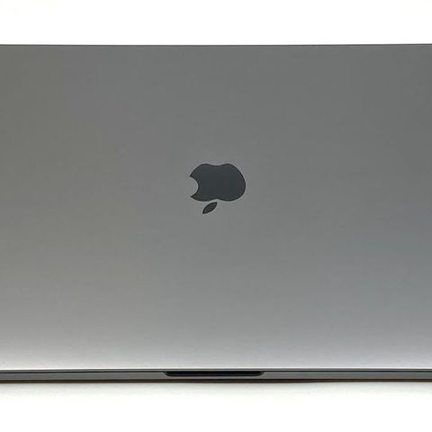 MacBook Pro 16, i7, 16 GB, 512 SSD, dedikert grafikkort. Late 2019