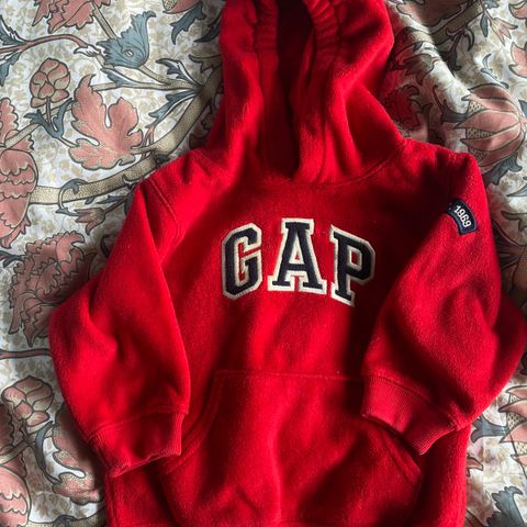 Fleece hetegenser fra GAP str 86 (12/18mnd)