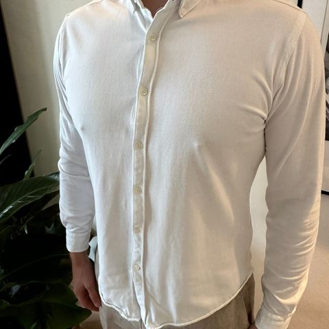 Pen og stilren hvit skjorte i slimfit fra Zara 100% Bomullskjorte