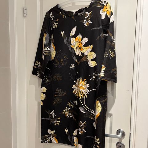 Blomstrete kjole fra Vero Moda, Str. S.