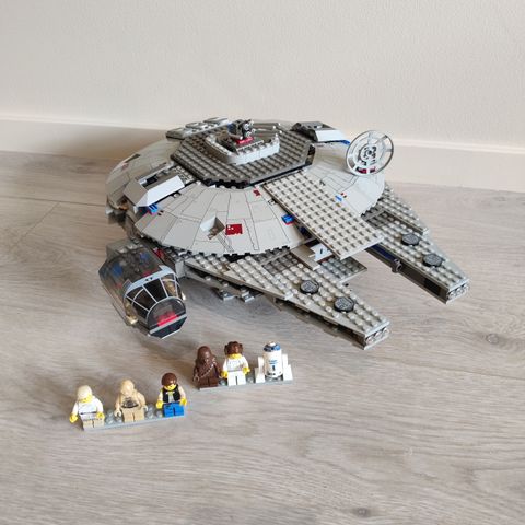 Lego Star wars 7190 - Millenium Falcon. Første versjon!