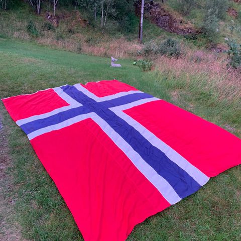 Vintage norsk flagg  til flaggstang, størrelse 350