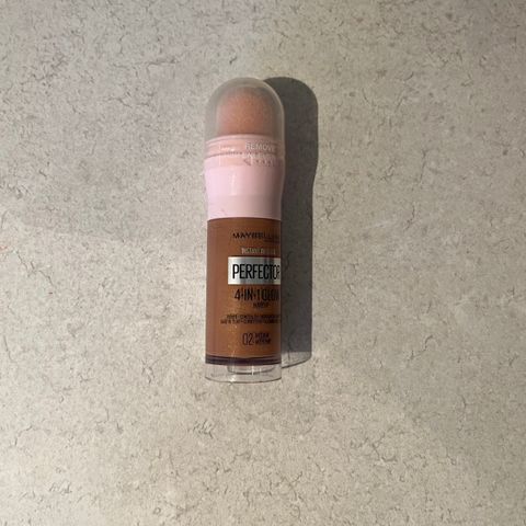 Maybelline 4 in 1 glow 02 medium