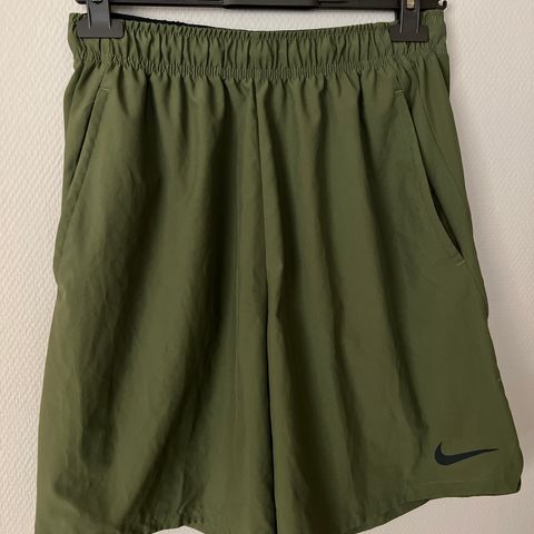 Nike shorts - M - mørk grønn