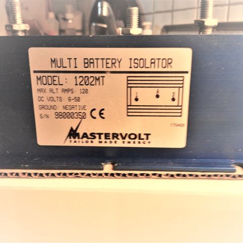 Batteriskiller / Multi batteri isolator Model 1202MT selges