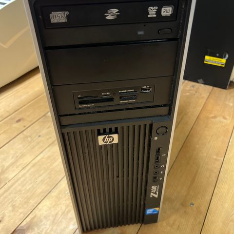 HP Z400 med 2.93 Xeon Quad CPU/10GB RAM/Enkelt skjermkort.