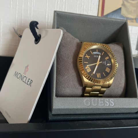 Guess gull klokke