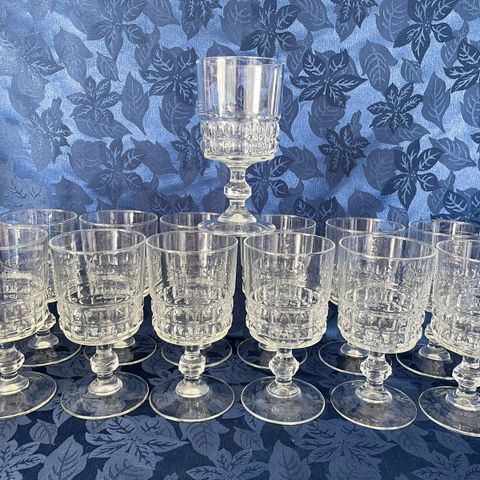 Vintage Luminarc Quadrille rødvinglass x15