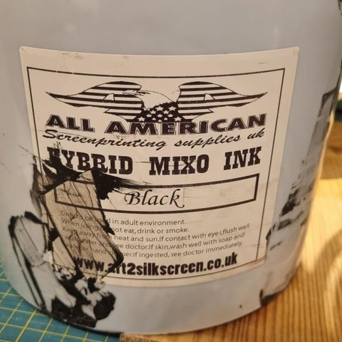 Silkscreen maling hvit svart grønn. Hybrid mixo ink 3 x 5L