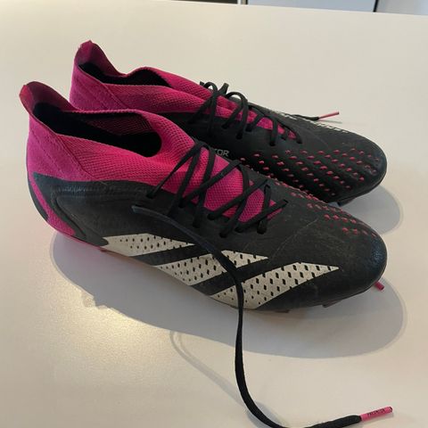 Adidas fotballsko, Str 40,5