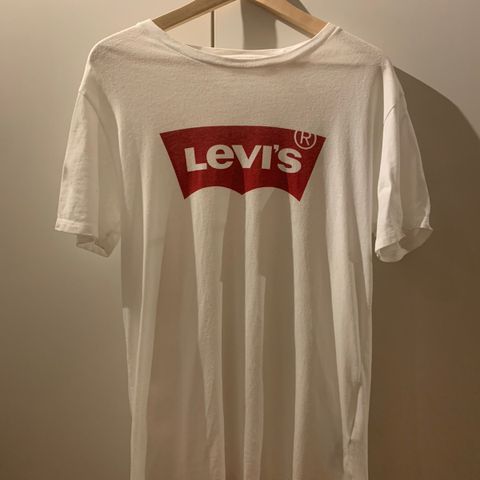 T skjorte (S) - Levis