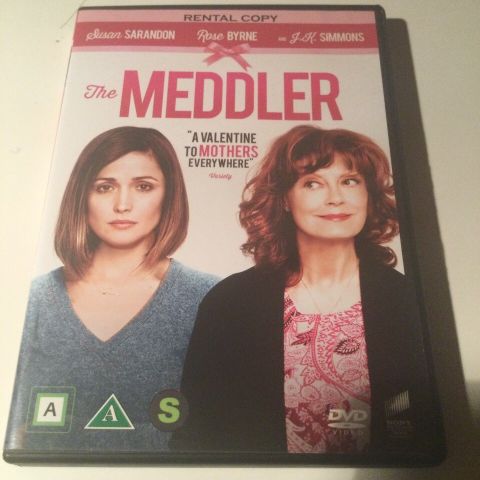 The Meddler.          Norsk tekst