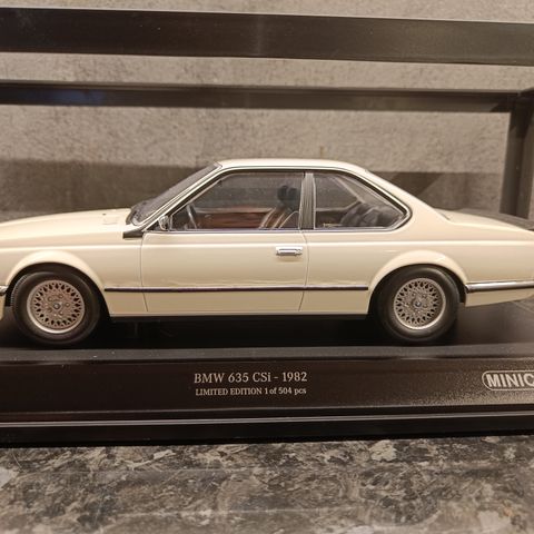 Minichamps - BMW 635 CSI 1982 modell hvit lakkert Limited Edition skala 1:18