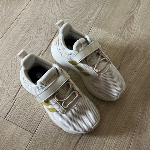 Helt nye adidas sko str 28