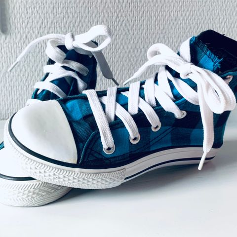 Sko / kule sneakers i størrelse 31 💙