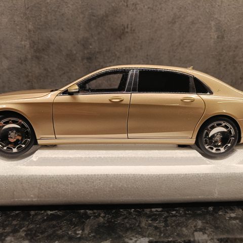 AUTOart Mercedes Maybach S600 - Champagne-Gold metallic 2015 modell 1:18
