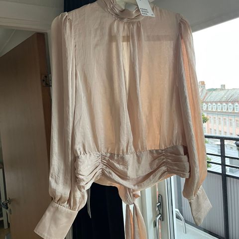 bluse med splitter og sløyfe H&M