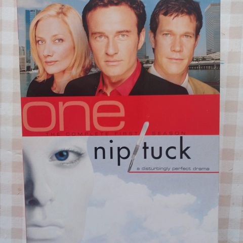 Nip/Tuck Sesong 1 - Tv Serie/Drama (DVD) –  3 filmer for 2