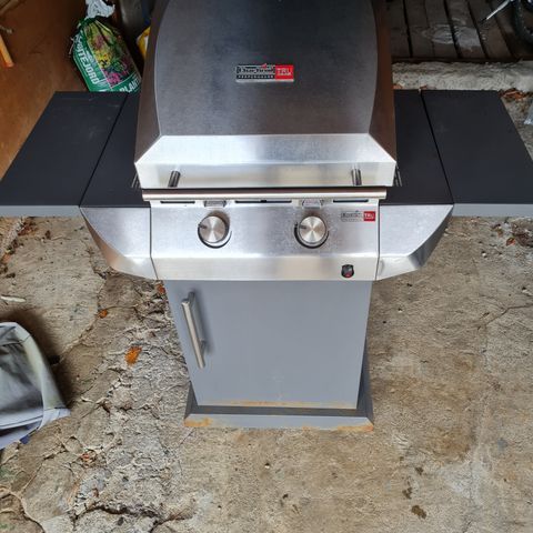 Char-Broil gass grill.