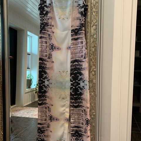 Elegant lang kjole fra Riccovero. Str 34