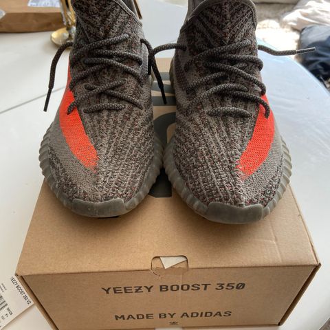 Yeezy beluga reflective str 42,5