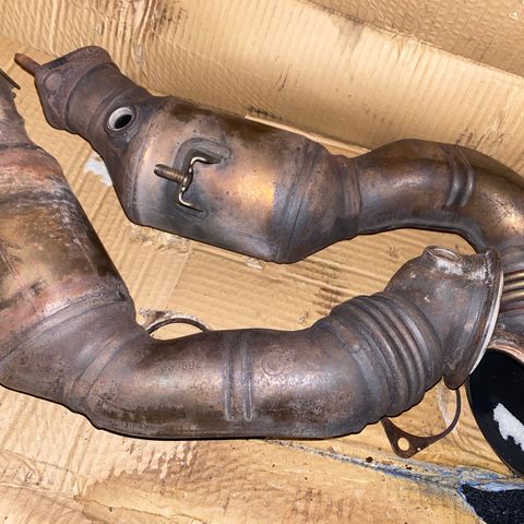 N54 335i orginale downpipes med katter