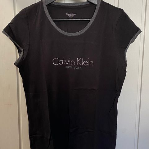 T-skjorte Calvin Klein, str L