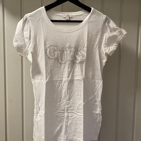 Hvit t-skjorte fra Guess, str L
