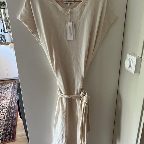 Iben tie waist dress ubrukt med lapp