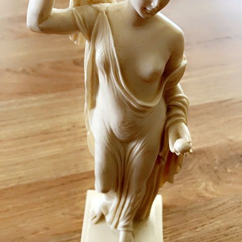 Romersk Figur erotisk dame med eple