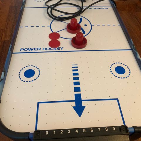 Air hockey bord selges for bare kr 700!