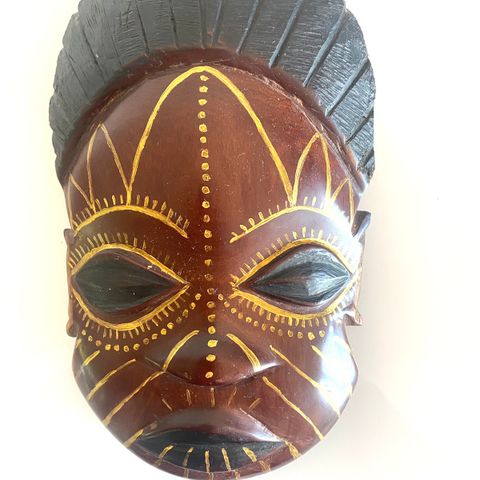 Afrikansk maske med gull dekor