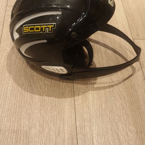 SL hjelm, Scott