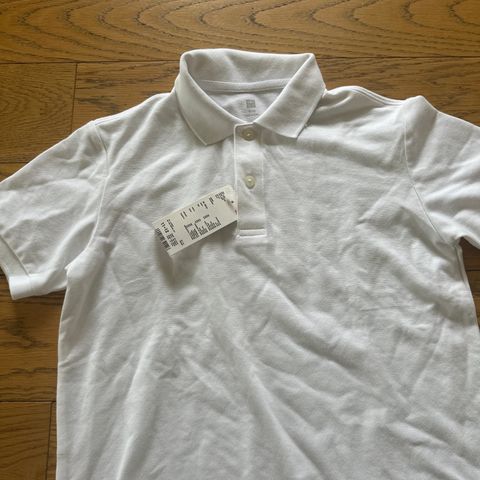 Ubrukt/helt ny! Pen hvit klassisk t-skjorte-god kvalitet fra Uniqlo str 11-12 år