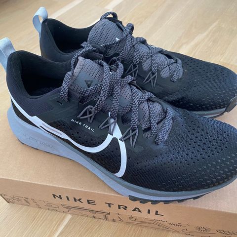 W Nike react pegasus trail 4 str. 39