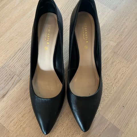 Sorte pumps fra Stockholm design group