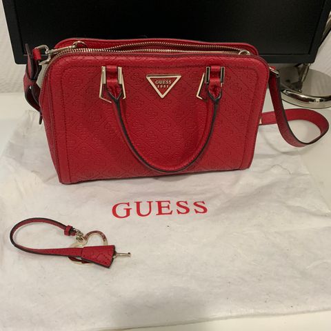 veske/ guess