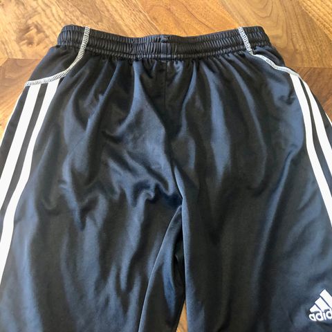 Treningsshorts Adidas i sort