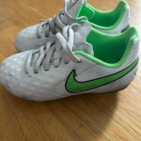 Fotballsko Nike Tiempo str. 27,5