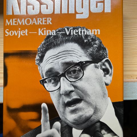 Memoarer Henry Kissinger 2 bøker - fra to epoker i karrieren til Henry