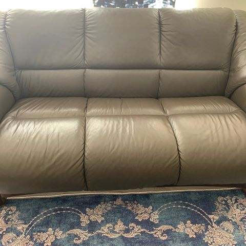 3 seater skinnsofa. pris 2000