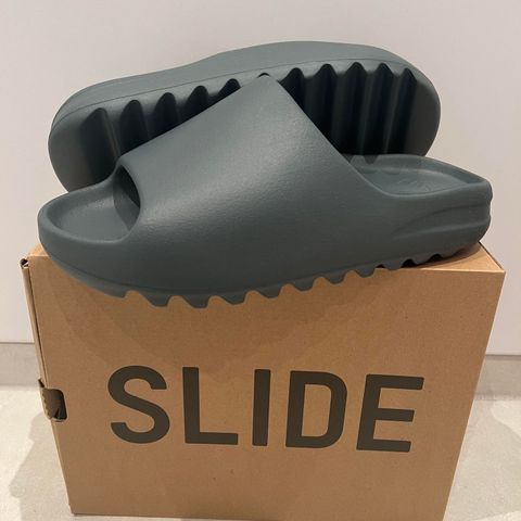 Yeezy Slide Slate Marine 44 1/2