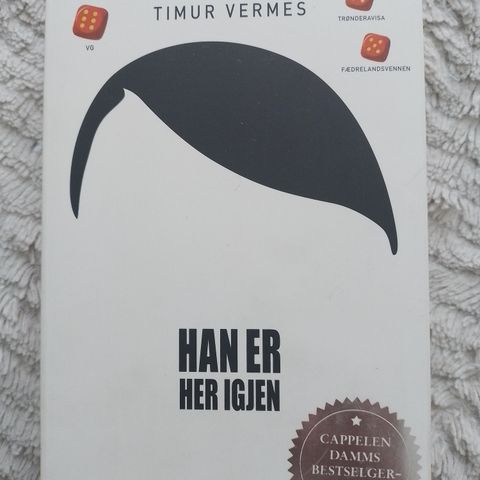 HAN ER HER IGJEN - Timur Vermes.