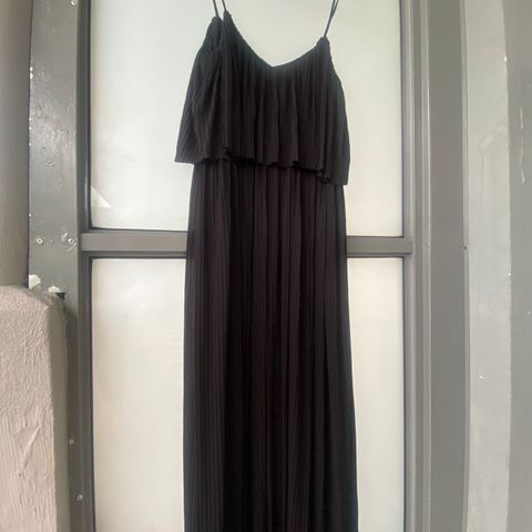Sort lang kjole fra Mango str M
