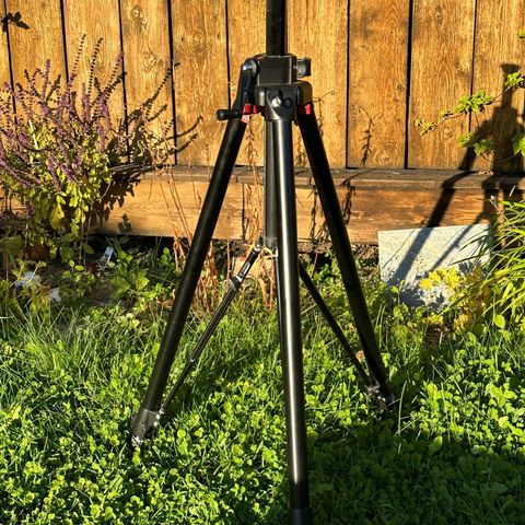 Manfrotto 058B Black - Tripod + MAJESTIC head Model 1800