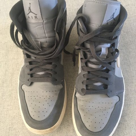 Nike Jordan 1 mid sneakers