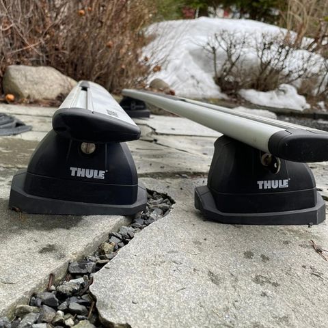 Thule Wingbar Edge stativ med fot for innebygde festepunkter