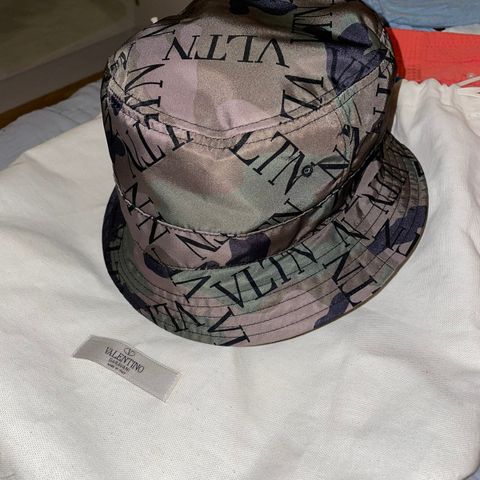 valentino solhatt