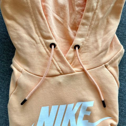 NIKE hettegenser m/logo, NY, str. S, 499,- (orig. 949,-)